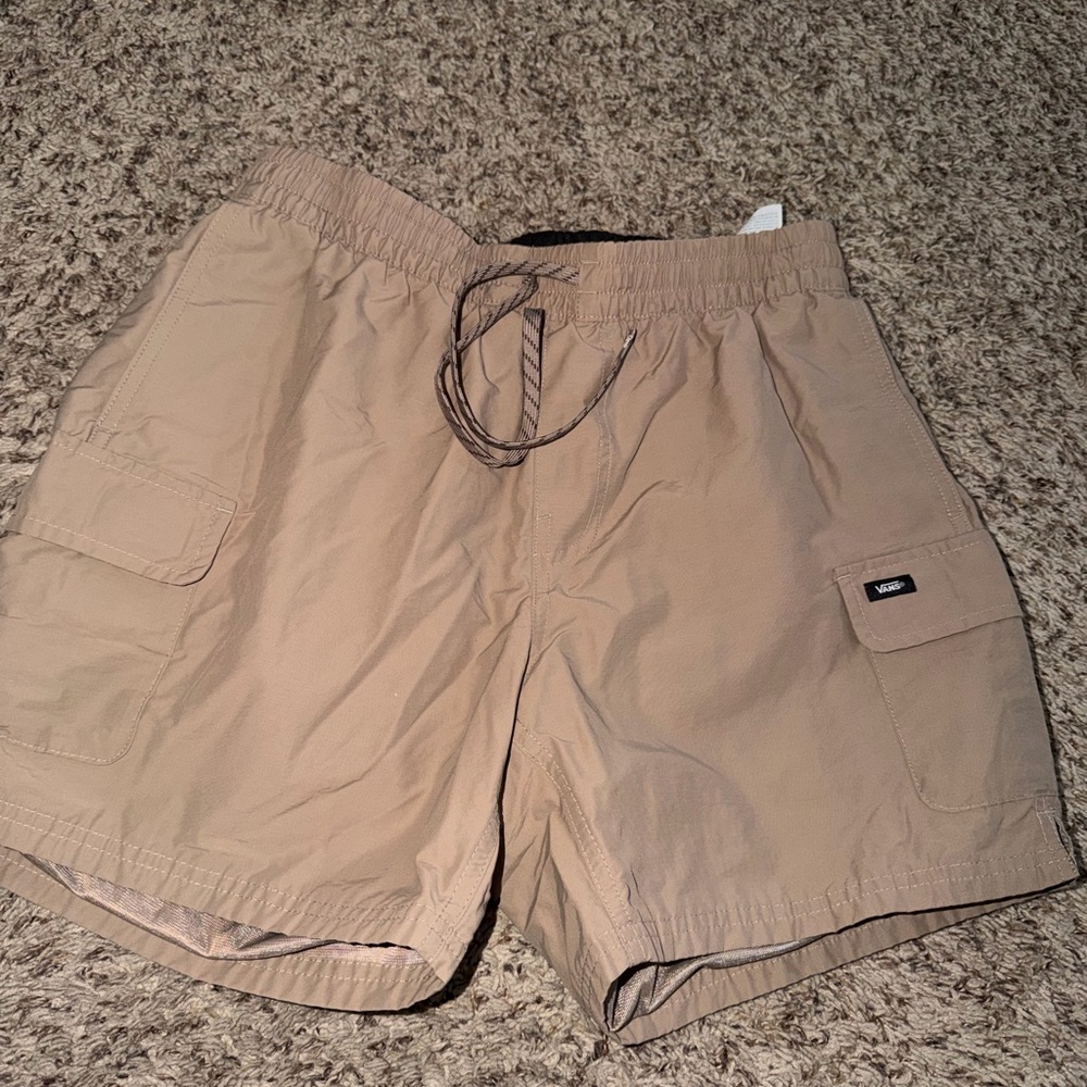 Men’s Tan Vans Cargo Shorts. Size small